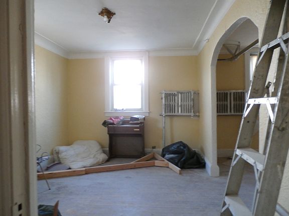 4th image of 927 E 222 Street