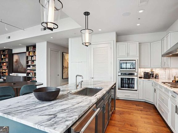 5th image of 1065 Peachtree St NE Unit 3005