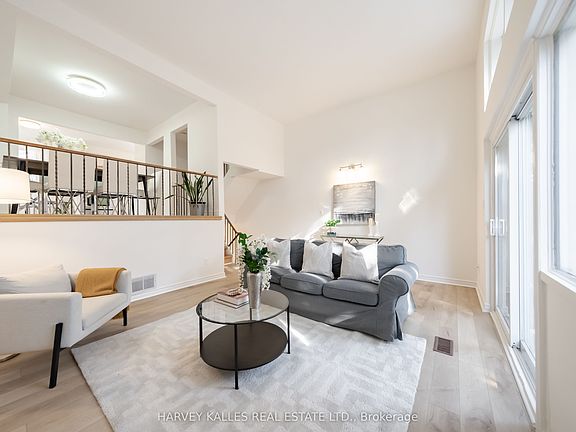 3rd image of 102 Jenny Wren Way