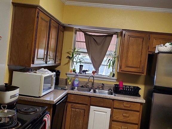 3rd image of 1428 Park Pl