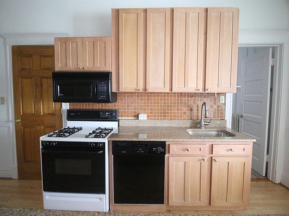 5th image of 3108 N Southport Ave