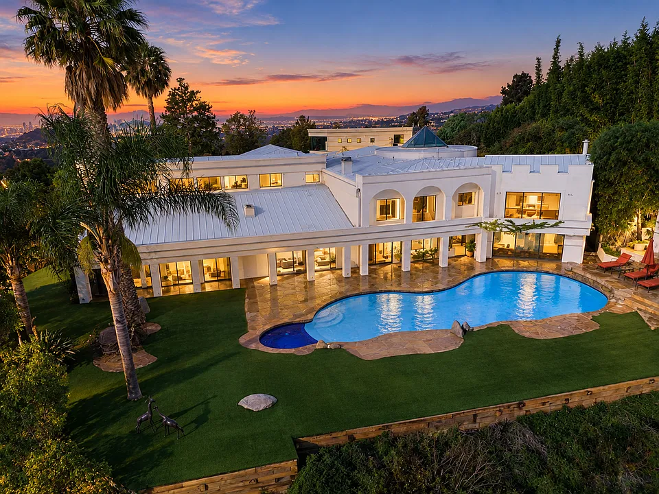 13318 Mulholland Dr