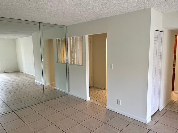 4th image of 501 SE 8th St APT 108