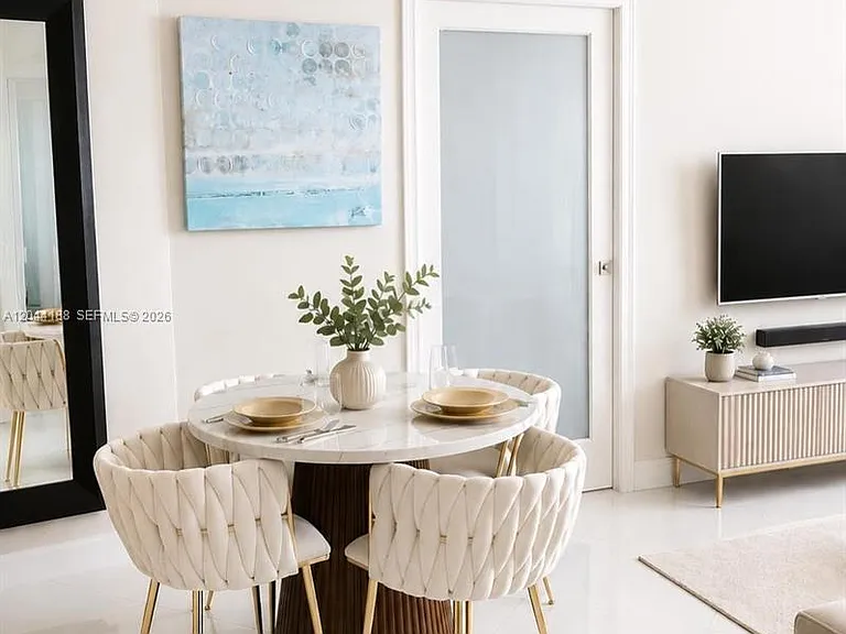 300 S Pointe Dr #706 — Photo 8