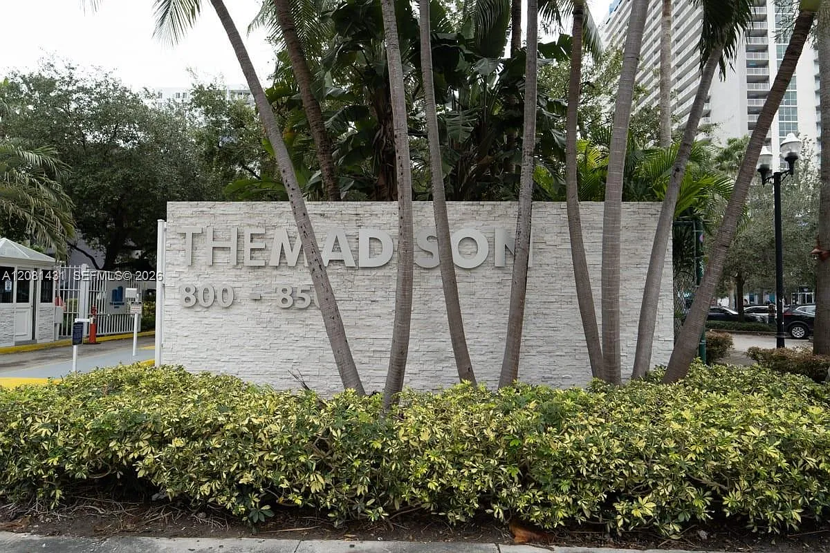 Madison Downtown Condo — Photo 4