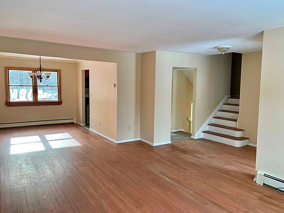 3rd image of 40 Morris Dr