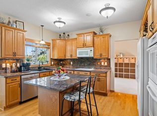 2958 White Eagle Dr, Woodbury, MN 55129