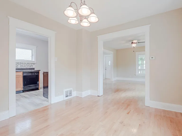232 Lathrop St — Photo 5