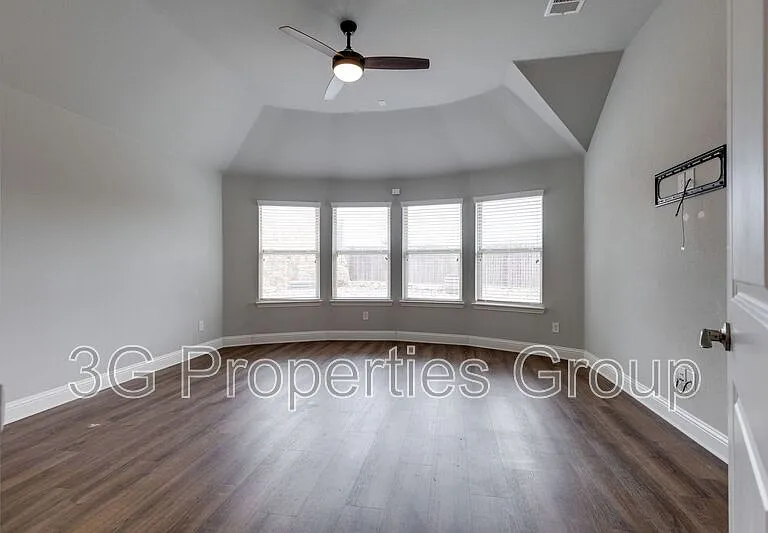3521 Camden Ct — Photo 23