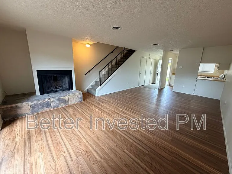 976 Marlene St — Photo 4