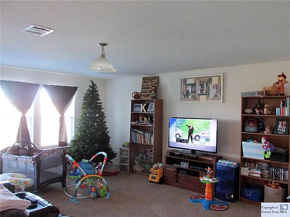 5th image of 215 Calixto Ct