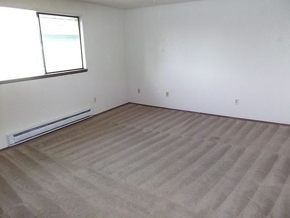 4th image of 1024 Cedar Ave