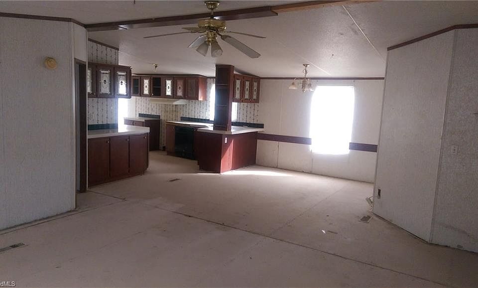 1st image of 135 Forest Manor Dr