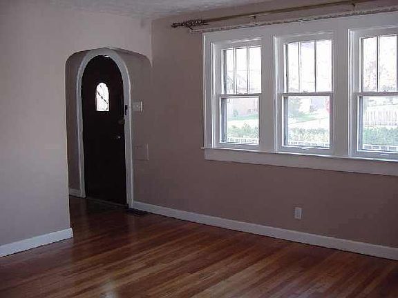 3rd image of 1443 N Shannon Ave