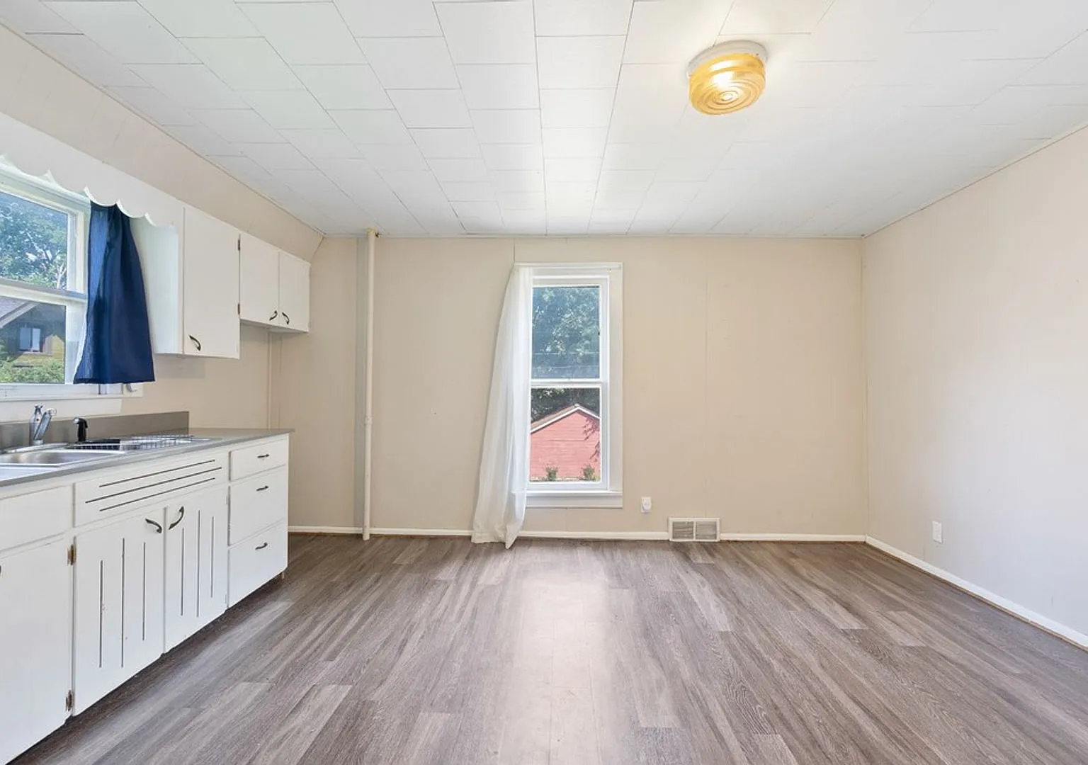 1012 Clay St - Cedar Falls — Photo 4
