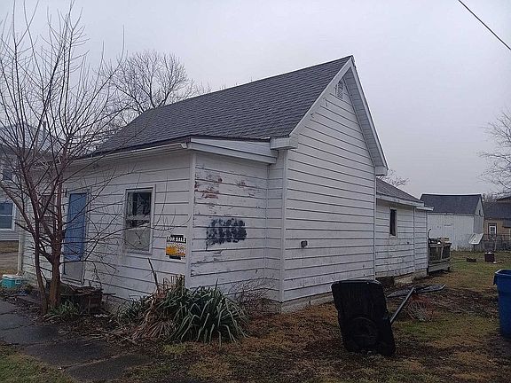 3rd image of 602 Dubois St