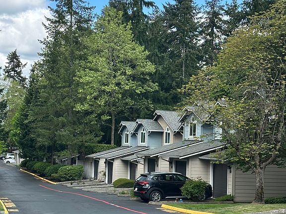 2nd image of 4344 W Lake Sammamish Pkwy SE #C129