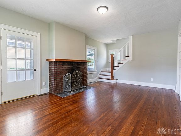 4th image of 222 Corwin Ave