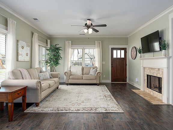 2nd image of 452 Sherwood Cir