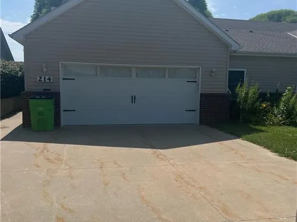 214 Silver Leaf Ln, Baldwin City, KS 66006