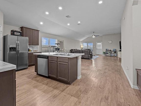 5th image of 689 Forest Bend Ln