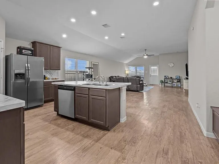 689 Forest Bend Ln — Photo 5