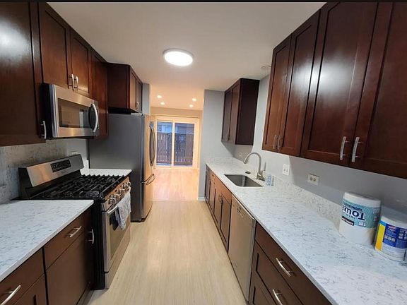 Updated kitchen & appliances