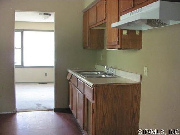 5th image of 811 N 38th St