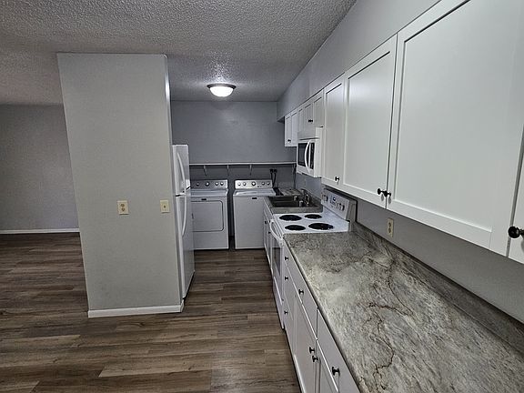 3rd image of 1112 Oakview Dr #9