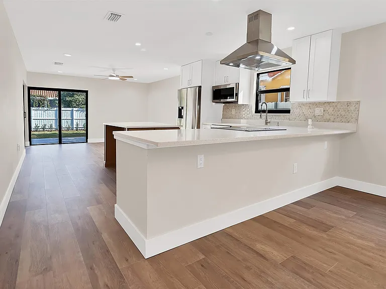 391 NW 58th Ave — Photo 1