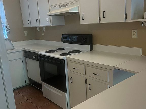 4th image of 313 Dirksen Dr APT C3