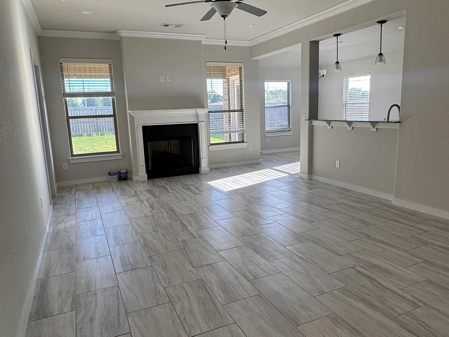 3 bed, 1408 sqft, $1,900 — Photo 3