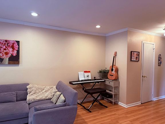 3rd image of 64 Hampshire Dr