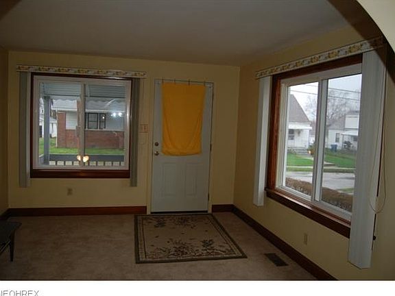 3rd image of 211 23rd St NW