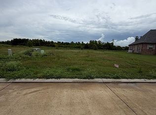 220 Newsom Dr, Houma, LA 70360
