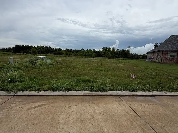 220 Newsom Dr, Houma, LA 70360