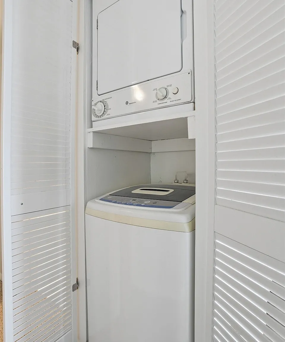 2 bed, 1026 sqft, $1,200 — Photo 2