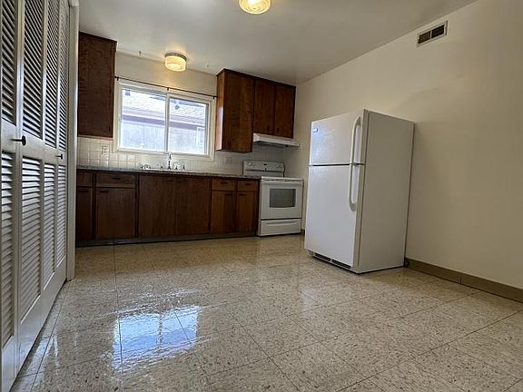 3rd image of 2139 Alderson Ave APT 1
