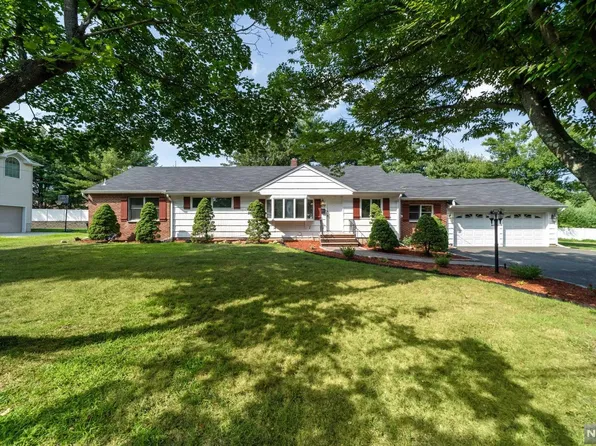 677 Victoria Ave, Paramus, NJ 07652