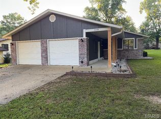 70 S Meadow Ln, Glen Carbon, IL 62034