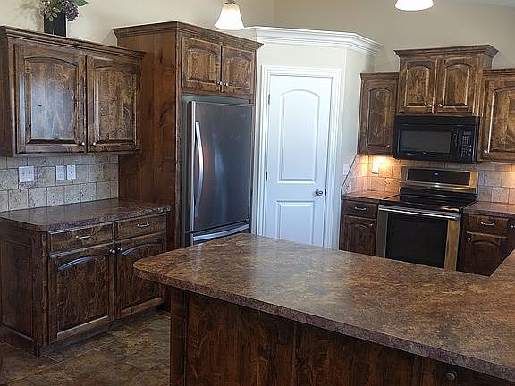 5th image of 625 Canyon Springs Dr
