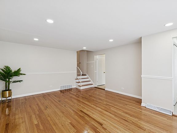 5th image of 16010 Dobson Ave