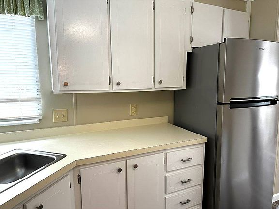 5th image of 3062 Pullman Ave