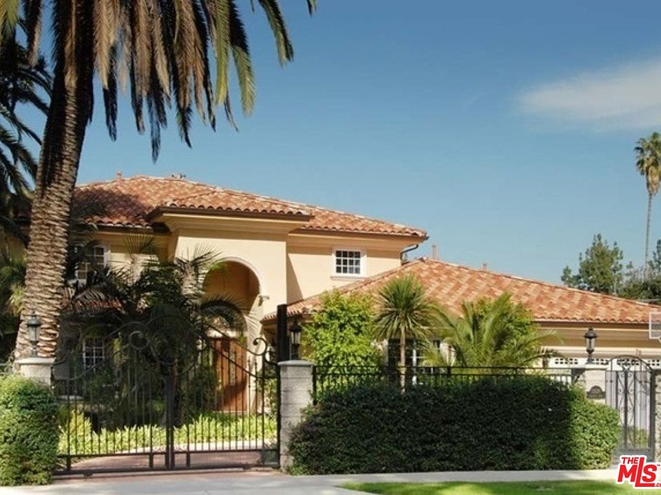 1st image of 13929 Chandler Blvd