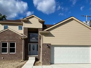 2073 Maplecrest Rd, Sterling Heights, MI 48310