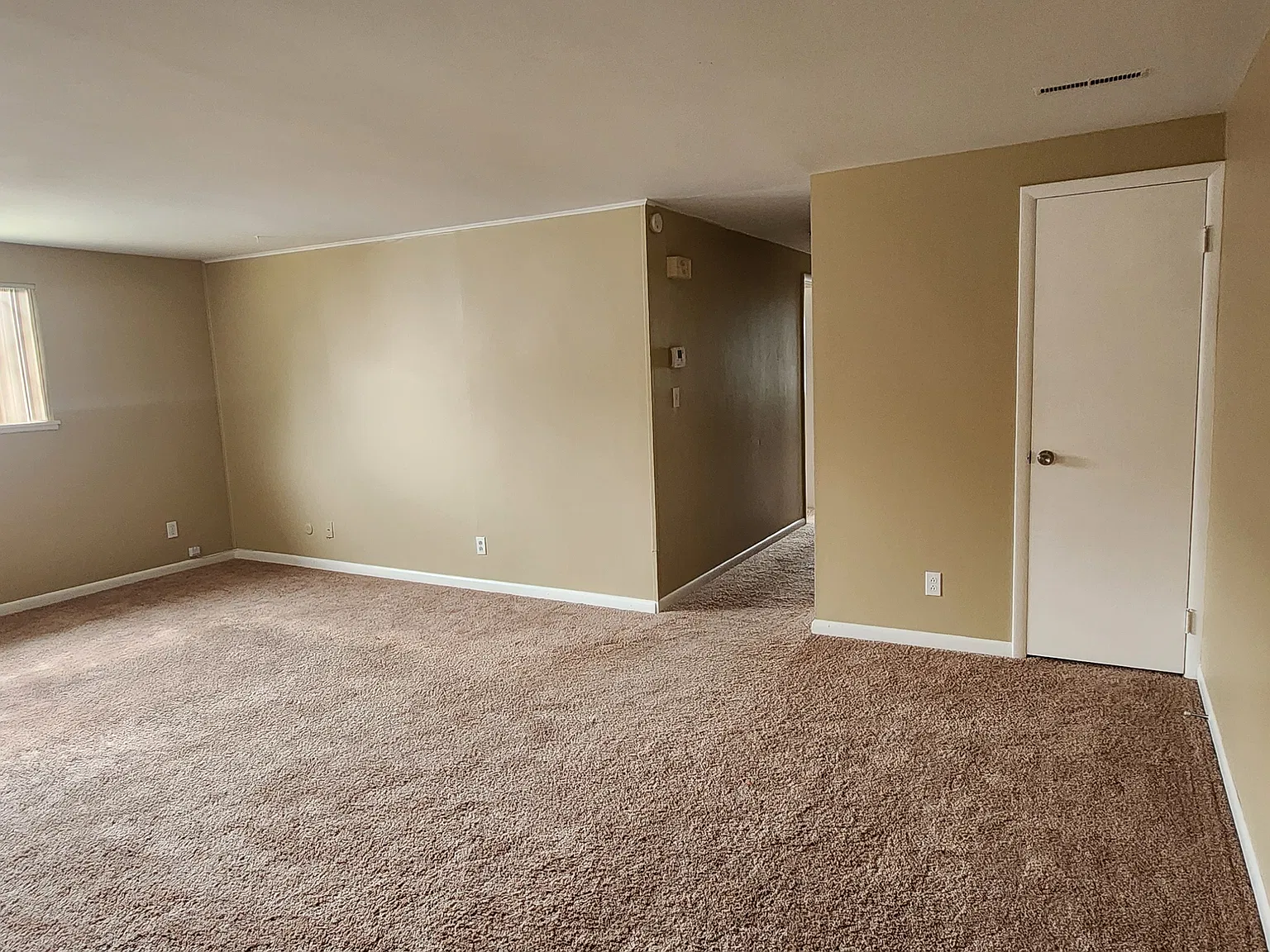 2 bed, 1.5 bath, 1100 sqft, $1,300 — Photo 2