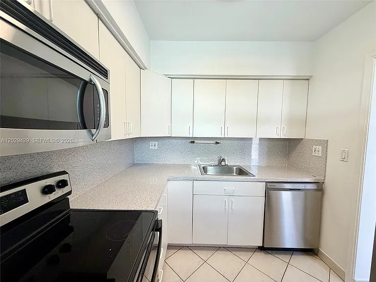 10178 Collins Ave #107 — Photo 6