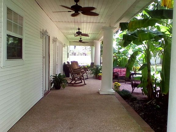 3rd image of 1131 Currie Dr