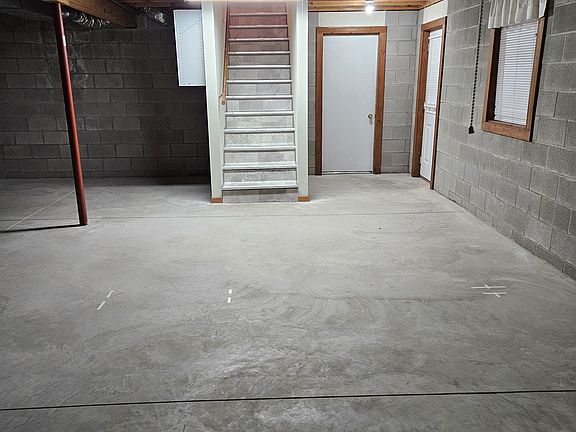 3rd image of 1398 Frank Dr