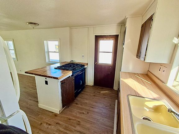 4th image of 2303 S Greeley Hwy #4